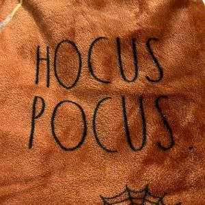 Rae Dunn HOCUS POCUS Throw. Soft Plush Throw